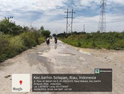 Jalan Rusak Parah diBalai Makam , Masyarakat Berharap Pemkab Bengkalis Segera Gesah Untuk Memperbaikinya..!!