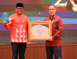 Bupati Zukri Terima Penghargaan Sebagai Kepala Daerah Paling Inovatif